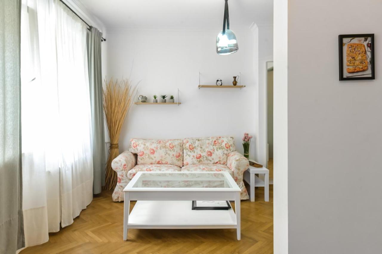 Floral Studio Retreat In Sofia City Center By Flat Mаnager Екстериор снимка
