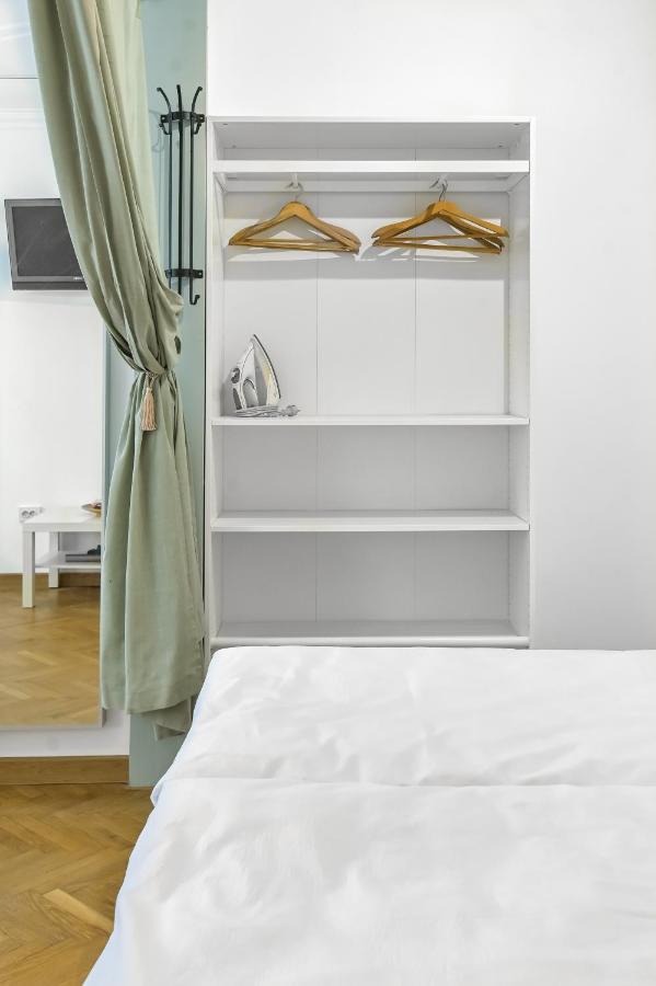 Floral Studio Retreat In Sofia City Center By Flat Mаnager Екстериор снимка